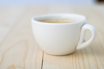 Obraz premium Cup of coffee on wooden table