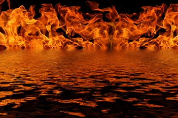Rolgordijnen Vlam vlam vuur water reflectie