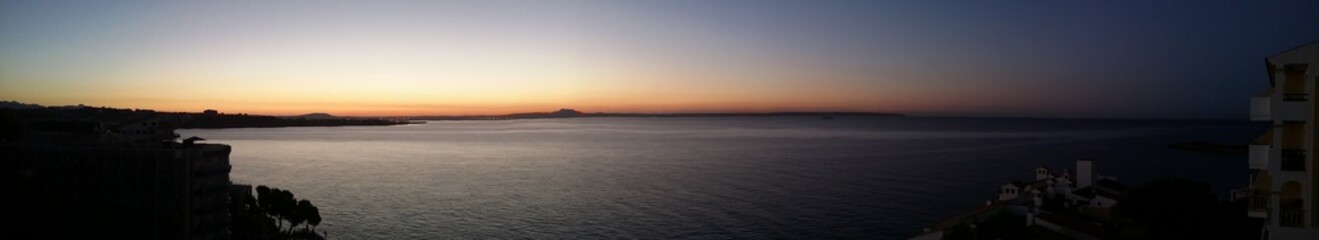 Fototapeta na wymiar Sonnenaufgang Panorama Palma