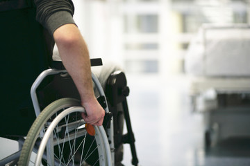 Fototapeta na wymiar Rollstuhl in der Klinik