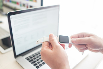 Using smart watch in office for work