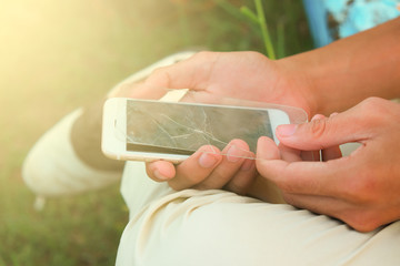Man arrested for using a protective film that broken out of the cell phone / protective film is broken