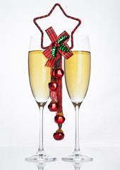 Glasses of sparkling champagne with decoration