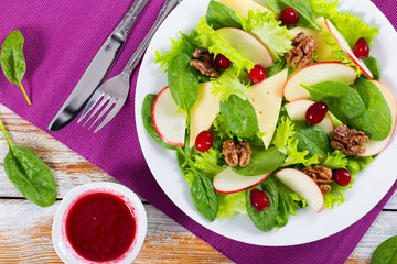 salad of apple, spinach,  mozzarella, lettuce leaves, caramelize