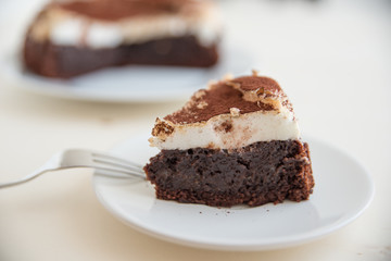 Schokoladentorte mit Baiserhaube 