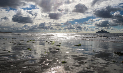 Wolkenspiegelung im Meer