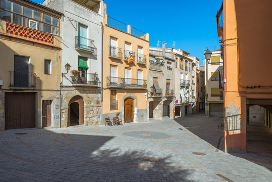The Pla&ccedil;a d'&Agrave;ngel Marqu&egrave;s is the oldest plaza of the village Falset, the small capital of the region of Priorat. The town and the region is very famous of its wine, Priorat and Montsant