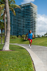 Obraz premium Young Man jogging in South Beach