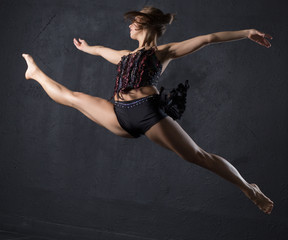 Fototapeta na wymiar Elegant woman dance in dark studio