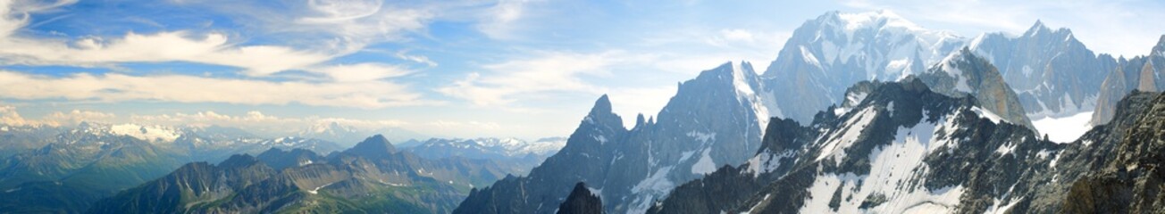 Fototapeta na wymiar Panoramic landscape of mountain range of the Mont Blanc