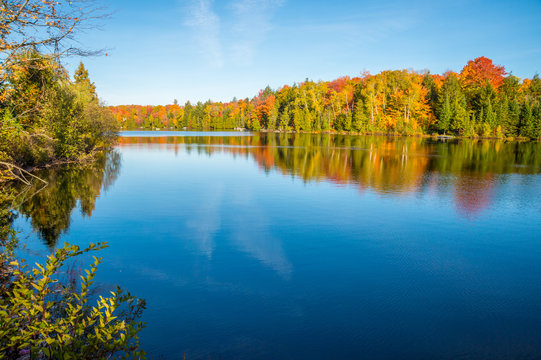 Autumn colors in Quebec, Canada © mbruxelle