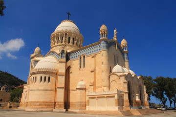 Fototapeta na wymiar Eglise Notre dame d'Afrique à Alger, Algérie