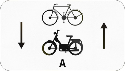 Additional road sign used in Belgium - Bicycles and mopeds class A in both directions