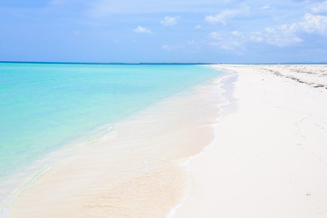 Fototapeta na wymiar Secluded white sand beach in Cayo Levisa Island in Cuba