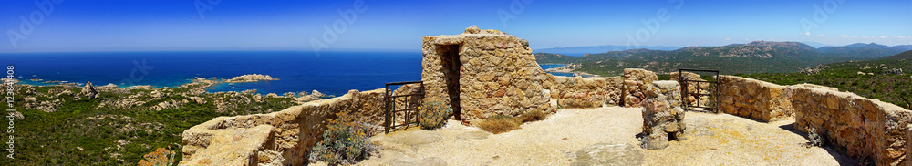 Wall mural Point de vue sur la mer d'une terrasse au sommet d'une tour génoise Corse