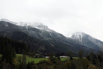 Fototapeta na wymiar Pinzgauer Landschaft im Herbst (Österreich).