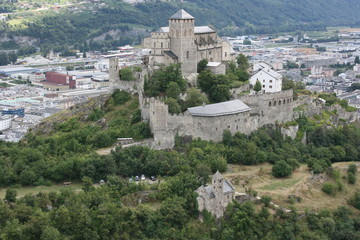 Fototapeta na wymiar Basilique, château de Valère, ville de Sion (Canton du Valais)