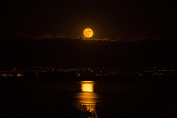 Rising Moon reflection 