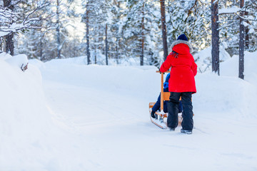 Fototapeta na wymiar Kids outdoors on winter