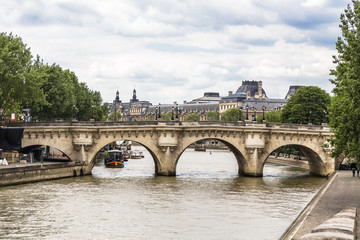 Naklejka premium oldest arch bridge in Paris