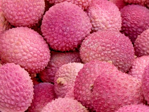 Tel Aviv Lichi Fruits on bazaar 2012