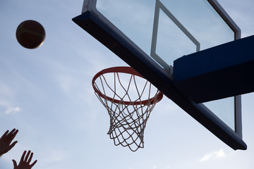 Naklejka premium Basketball going through the basket