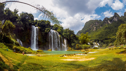 Obraz premium Bangioc waterfall in Caobang, Vietnam