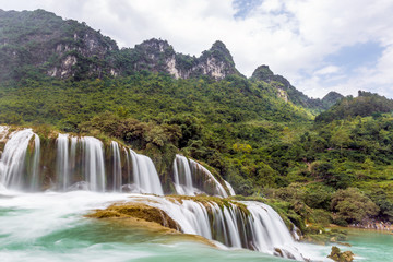 Fototapeta premium Bangioc waterfall in Caobang, Vietnam