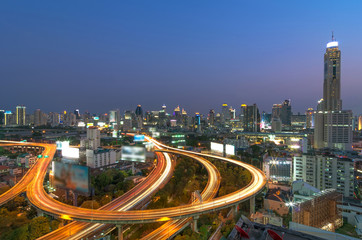 Fototapeta na wymiar Elevated highway The curve of the bridge in Bangkok cityscape, c