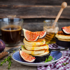 Cottage cheese pancakes with fresh figs and honey