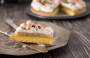 cake with apples and chantilly