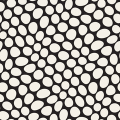 Vector Seamless Black and White Distorted Circles Pattern