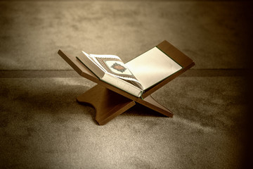 Священная книга Коран - основа религии Ислам