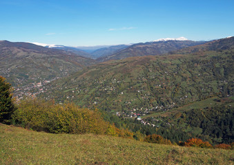 Obraz premium Typical view of the Ukrainian Carpathians in the middle of October, the neighborhood of the city of Rakhov
