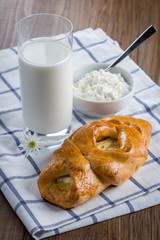 muffins, breakfast pastries, bread, bun, coffee, flour, wood, rustic, cottage