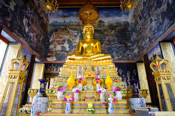 Naklejka premium Beautiful of golden Buddha statue and thai art architecture in Wat Bovoranives, Bangkok, Thailand.