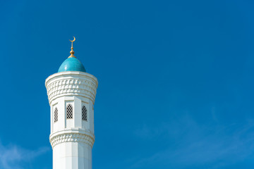 The top of the minaret of the mosque Minor in Tashkent, Uzbekist - obrazy, fototapety, plakaty