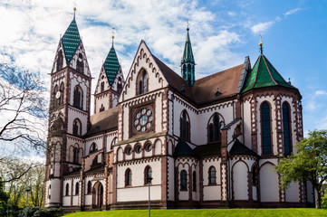 Fototapeta na wymiar Beautiful cathedral in Freiburg