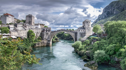 Mostar, Bosnia Herzegovina - May 1, 2014: Stari Most bridge in Mostar - obrazy, fototapety, plakaty