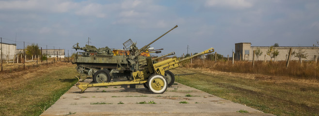 Waffen und Kriegsmaterial auf der Atomraketenbasis CCCP