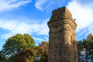 Der Bismarckturm im Botanischen Garten.