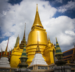 Naklejka premium Golden pagoda