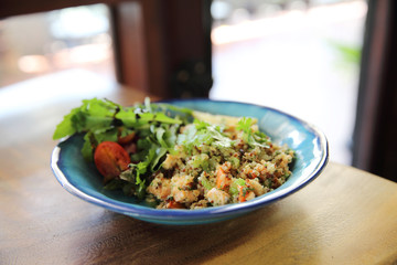 salad with quinoa and salmon