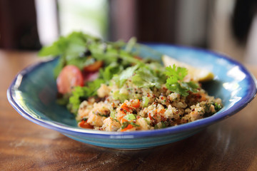  salad with quinoa and salmon