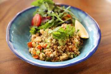  salad with quinoa and salmon