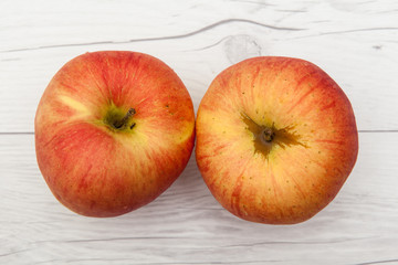 red and delicious appples on wooden desk