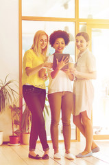 Naklejka premium creative team with tablet pc and coffee in office