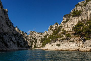 Fototapeta na wymiar Vue from the sea on Calanques de Cassis, Calanques de Marseille, calanque En Vau Provence, France