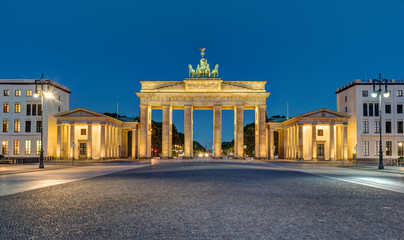 Fototapeta premium Panorama of the Brandenburger Tor in Berlin at night