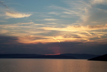 Obraz premium mare, terra e nuvole